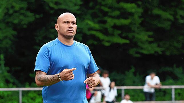 Trainer Antonio Fiore Tapia und der ESV Südstern Singen rutschen nach der 3:4-Niederlage in Hausen auf den zehnten Platz ab.