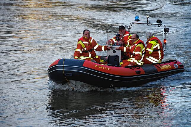 Das neue Rettungsboot der Feuerwehr Wallbach auf dem Rhein.