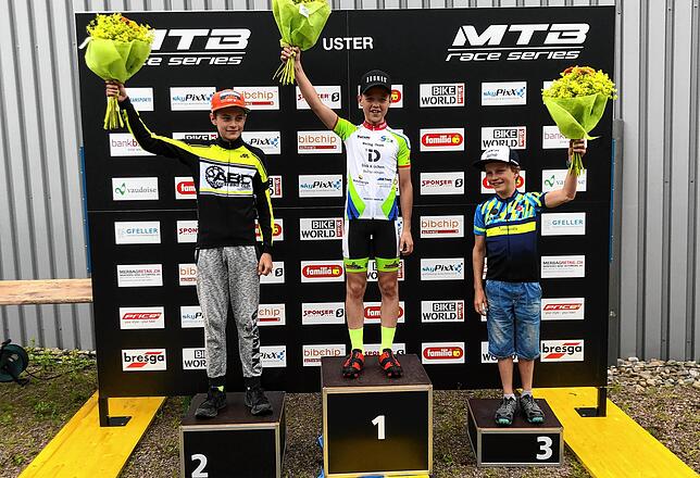 Auf dem Podium: Das Podium in der Klasse 13 mit Nick Urich vom Dick Küchen Racing Team in der Mitte.