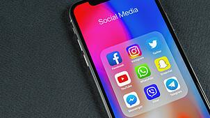 (Symbolbild) Snapchat, TikTok, YouTube: Im Netz und auf sozialen Netzwerken kursieren Videos von sogenannten Pedo-Huntern, die ...