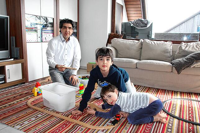 Bild 1: Veysel Arslan aus Allensbach ist seit einem Jahr zu 100 Prozent in Kurzarbeit. Die vierköpfige Familie nimmt die Situation an und betrachtet sie auch als Chance