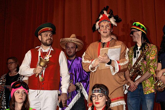 Führten durch das Programm: Narrenbolizei Rainer Bosch (links) und Steffen Speck (rechts).