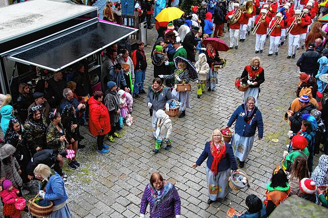 Umzug am Fasnetsmändig in Meßkirch: Die Marktfrauen der Bockzunft aus Stetten a.k.M..
