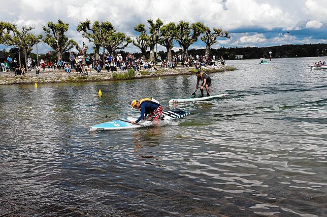 Bild 32: Auf zum SUP-Rennen! Bei der Bodenseewoche 2024 messen sich die Paddler im Wettstreit