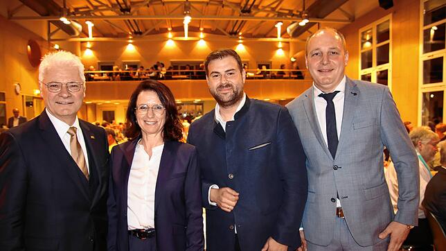 Große Spannung herrscht bei der Nominierungsversammlung im Waldhornsaal in Krauchenwies beim amtierenden CDU-Landtagsabgeordneten Klaus ...