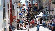 Auch bei gutem Wetter zieht es an verkaufsoffenen Sonntagen erfahrungsgemäß viele Menschen in die Innenstadt &ndash; wie dieses Bild vom ...