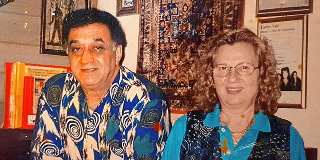 Faruk Yilmazer mit seiner Ehefrau Nurten im „Eumel“. Der langjährige Besitzer des beliebten türkischen Restaurants starb am ...