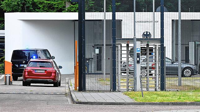 Mutmaßliche Mitglieder einer rechtsextremistischen terroristischen Vereinigung wurden festgenommen. Beim Bundesgerichtshof finden dazu ...