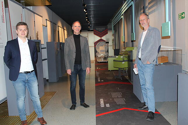 Die aufwendigste Ausstellung im Schwenninger Uhrenindustriemuseum zeigt in Flurlänge den Übergriff von Maschinen und Zeit auf Arbeits- ...