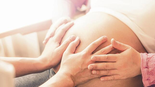 Bild : Riskieren ungeimpfte Schwangere Frühgeburten? Was ist das Beste für das Baby? Das Wichtigste rund ums Impfen und Schwangerschaft
