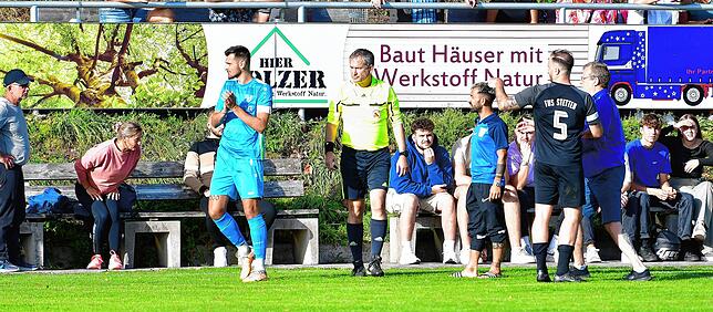 Bild 1: TuS Stetten beklagt Rassismus-Vorfall und geht vom Platz &ndash; wir haben Bilder aus Buch!