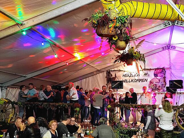 Bild 16: Das Erntedankfest in Hecheln zieht viele Menschen aus dem Umland in die Gemeinde Mühlingen