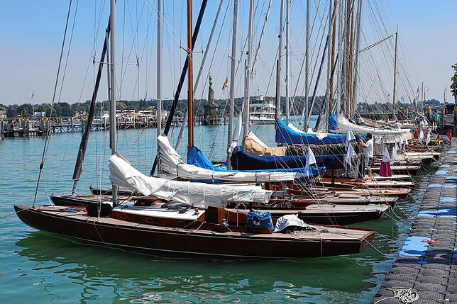 Bild 29: Auf dem See sind die Schiffe unterwegs, im Konstanzer Hafen die Besucher der Bodenseewoche