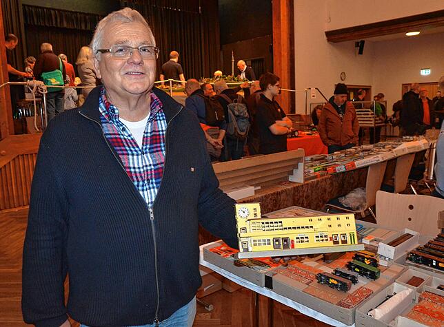 Sammler Oliver Hostenkamp bietet vor allem Blech-Eisenbahnen an.