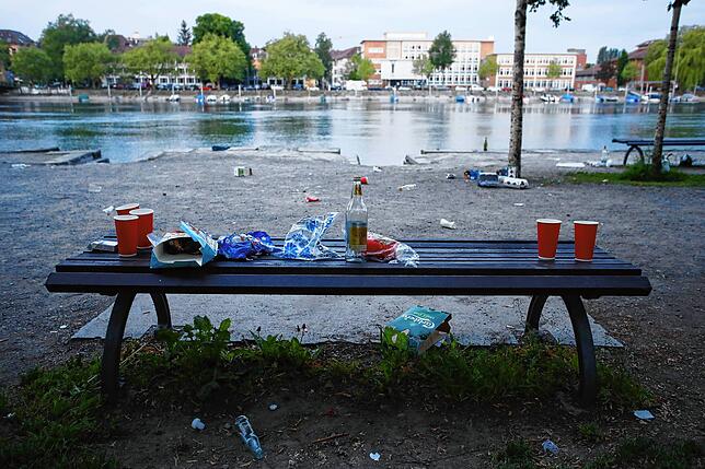Bild 3: Der Morgen danach: Müll, Müll und nochmals Müll am Konstanzer Ufer