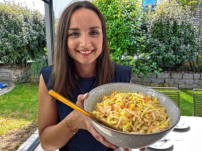 Helene Kerle mit ihrem Coleslaw.
