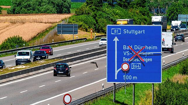 Derzeit ist die A 864 zwischen der Anschlussstelle am Autobahnkreuz Bad Dürrheim und dem Anschluss an die B 27/33 halbseitig wegen ...