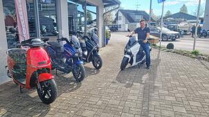 Manuel Sailer verspricht mit den Horwin Elektrorollern Fahrspaß vom Feinsten. Mit den Einstiegsmodellen kann man diese bis Tempo 45 ...