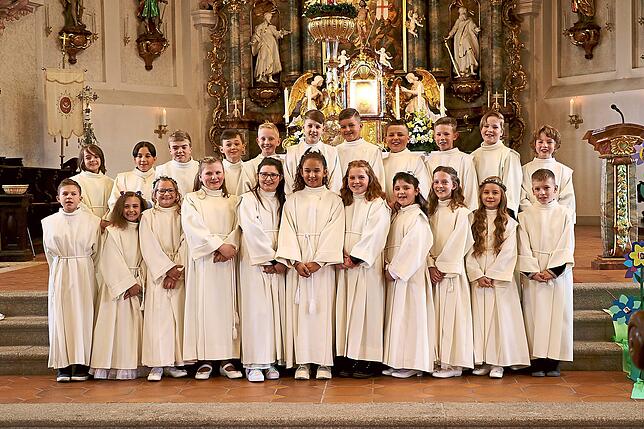 Der Weiße Sonntag, der Sonntag nach dem Osterfest, wurde für 22 Kinder aus Schonach ein besonderer Tag: Sie feierten mit der Gemeinde ...
