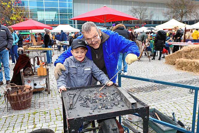 Bild 35: Trubel auf dem Rathausplatz