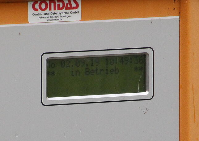 Die Technik funktioniert und zeigt die aktuelle Uhrzeit und das Datum an.