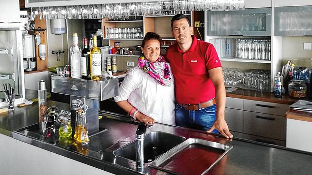 Sabrina und Sven Saur vom Restaurant Hegaublick wollen gern wieder für ihre Gäste da sein. Da die Neuregelung zur Öffnung der ...