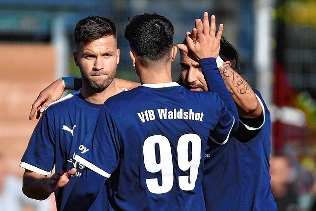 Bild 1: VfB Waldshut feiert späten 3:2-Sieg bei Bosporus FC Friedlingen &ndash; und wir haben Bilder!
