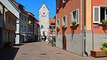 Die Marktstraße bekommt ein Mobilitätsband aus Farbasphalt für eine barrierefreie Fortbewegung. Das hat der Gemeinderat in seiner ...
