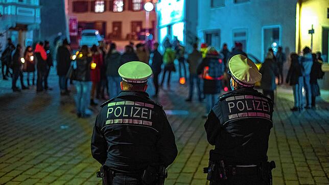 Weil sie einen Lichterspaziergang in Stetten am kalten Markt publik gemacht hatte, stand eine Frau vor dem Amtsgericht in Sigmaringen. ...