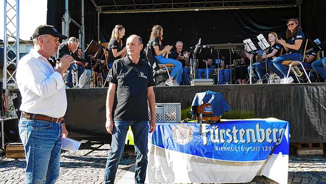 Bild 1: Albbrucker Dorffest: Ausgelassene Stimmung, zahlreiche Besucher und buntes Programm.