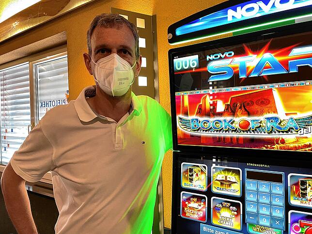 Alexander Allgaier betreibt die Spielhallen „Flair“. Die Neuregelung – strengere Regeln für terrestrische ...