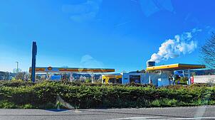 Die Tankstelle in Dogern, an der sich die Messer-Attacke im April 2025 ereignet hat. Die Staatsanwaltschaft hat gegen einen 24-jährigen ...