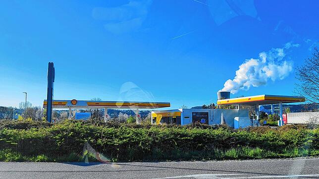 Die Tankstelle in Dogern, an der sich die Messer-Attacke im April 2025 ereignet hat. Die Staatsanwaltschaft hat gegen einen 24-jährigen ...