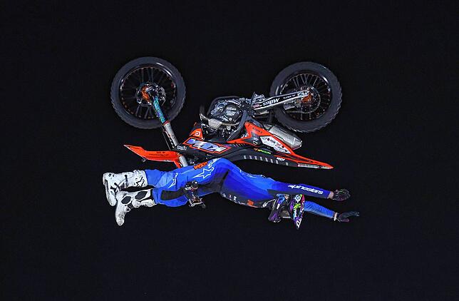 Bild 7: Zwischen Adrenalin und Tradition: Der spektakuläre Showabend beim Fest der Pferde auf den Immenhöfen