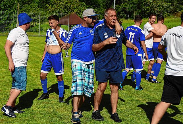 Bild 12: SV Karsau schießt sich mit 14:0 bei der Spvgg. Utzenfeld zum Titel &ndash; und wir haben Bilder!