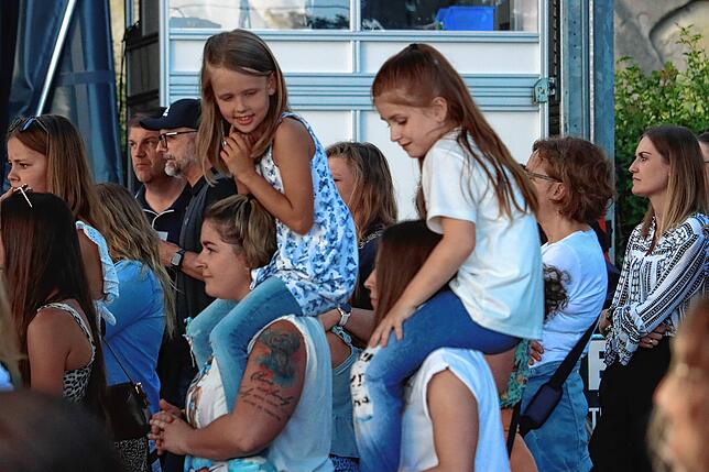 Bild 2: 1500 Fans feiern Sophia beim Sound Beach Festival