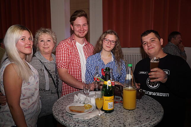Bild 26: Mit Polonaisen und Ballermann-Feeling durch den Saal &ndash; Bilder der Dorfrocker in Löffingen