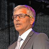 Meersburgs Bürgermeister Robert Scherer begrüßte auf dem Schlossplatz die Gäste.