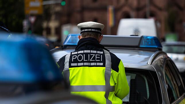 Die Polizei bittet um Hinweise zum unbekannten Radfahrer. (Symbolbild)