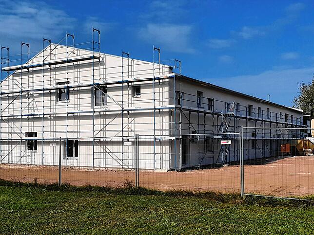 Die Bauarbeiten zur Campus-Kita kamen gut voran. Bei dieser Aufnahme vor einigen Monaten fehlten noch die bunten Fensterumrandungen.