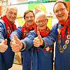 Die Fasnet 2023 kann kommen. Dafür gibt es von den Singener Poppele den Daumen hoch (von links): Säckelmeister Holger Marxer, ...
