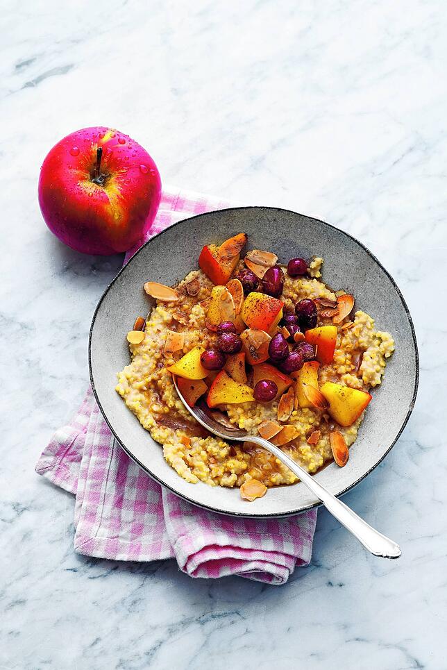 Hirse-Porridge mit Apfel-Zimt und Cranberrys – für Johann Lafer das ideale Frühstück.