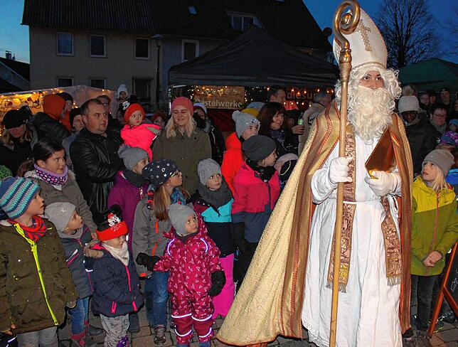 Beim Adventstreff wird der Nikolaus die Kinder besuchen.