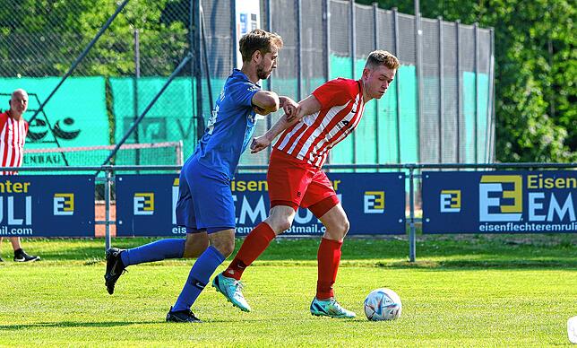 Bild 2: Die besten Bilder vom Duell zwischen FV Walbertsweiler-Rengetsweiler und FC Neustadt