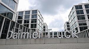 Daimler Truck rechnet mit weniger Umsatz.