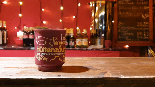 Glühwein ist nicht gleich Glühwein auf dem Singener Weihnachtsmarkt: Warme Getränke mit Umdrehungen gibt es einige.