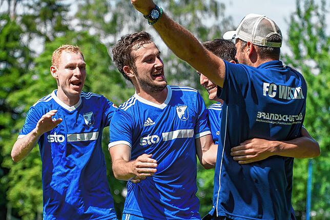 Bild 40: FC Weizen bleibt nach 2:0-Sieg beim FC Huttingen in der Kreisliga A &ndash; und wir haben Bilder