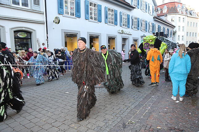 Bild 28: Konstanzer Straßenfasnacht 2025: Die Altstadt wird zum Narrenparadies - Die Bilder vom Abend!