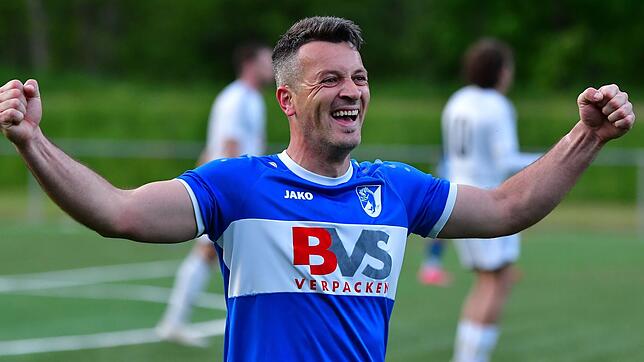 One-Man-Show: Nexhdet Gusturanaj erzielte auf dem Kunstrasen in St. Blasien alle sechs Tore des FC Erzingen zum 6:3-Erfolg bei der SG ...