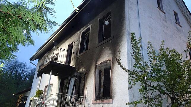 Bei einem Brand in einem Wohnhaus in Riedern am Sand ist laut Polizei ein Schaden von etwa 70.000 Euro entstanden.